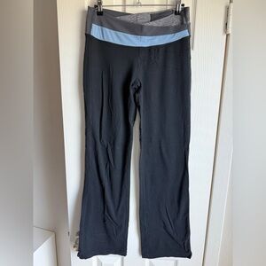 LULULEMON Groove Pant Black Low Rise Y2K Blue Waistband Yoga Pants Size 8
